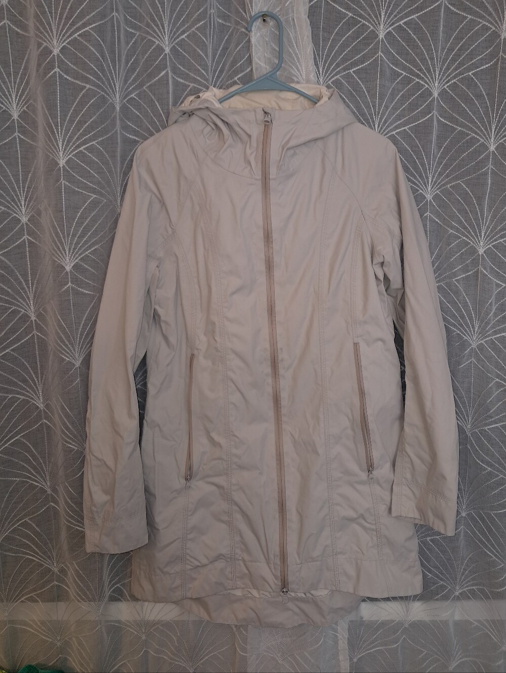 Lululemon brand Women's no size tag, ptp 19, right as rain, jacket